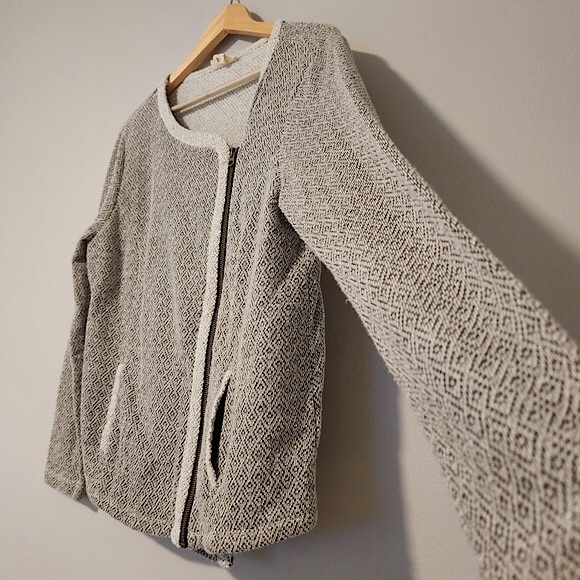 ✨2 for $5✨ Gray Patterned Offset Zip Up Sweater Style & Co Size Medium - Picture 4 of 8